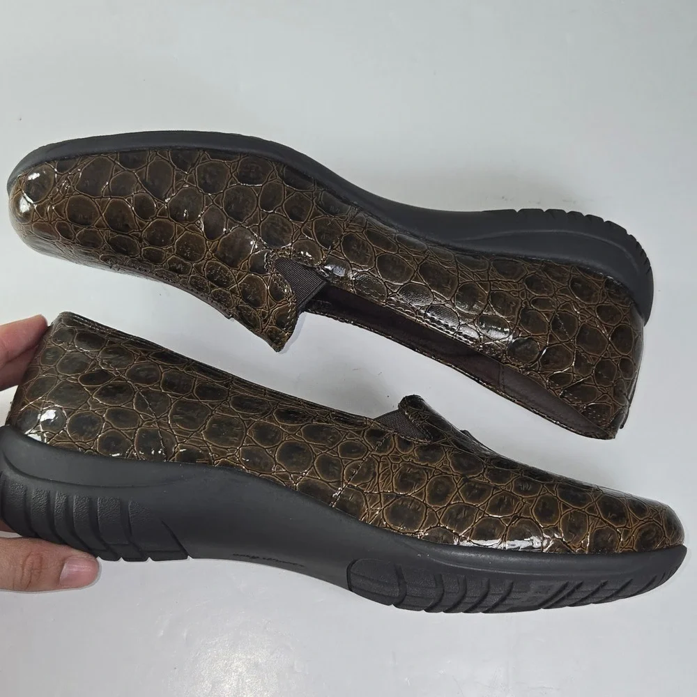 Easy Street Women Brown Croc Embossed Comfort‎ Slip On Loafer Shoes Size 11